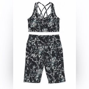 Stylish Black and White Women's Activewear Set